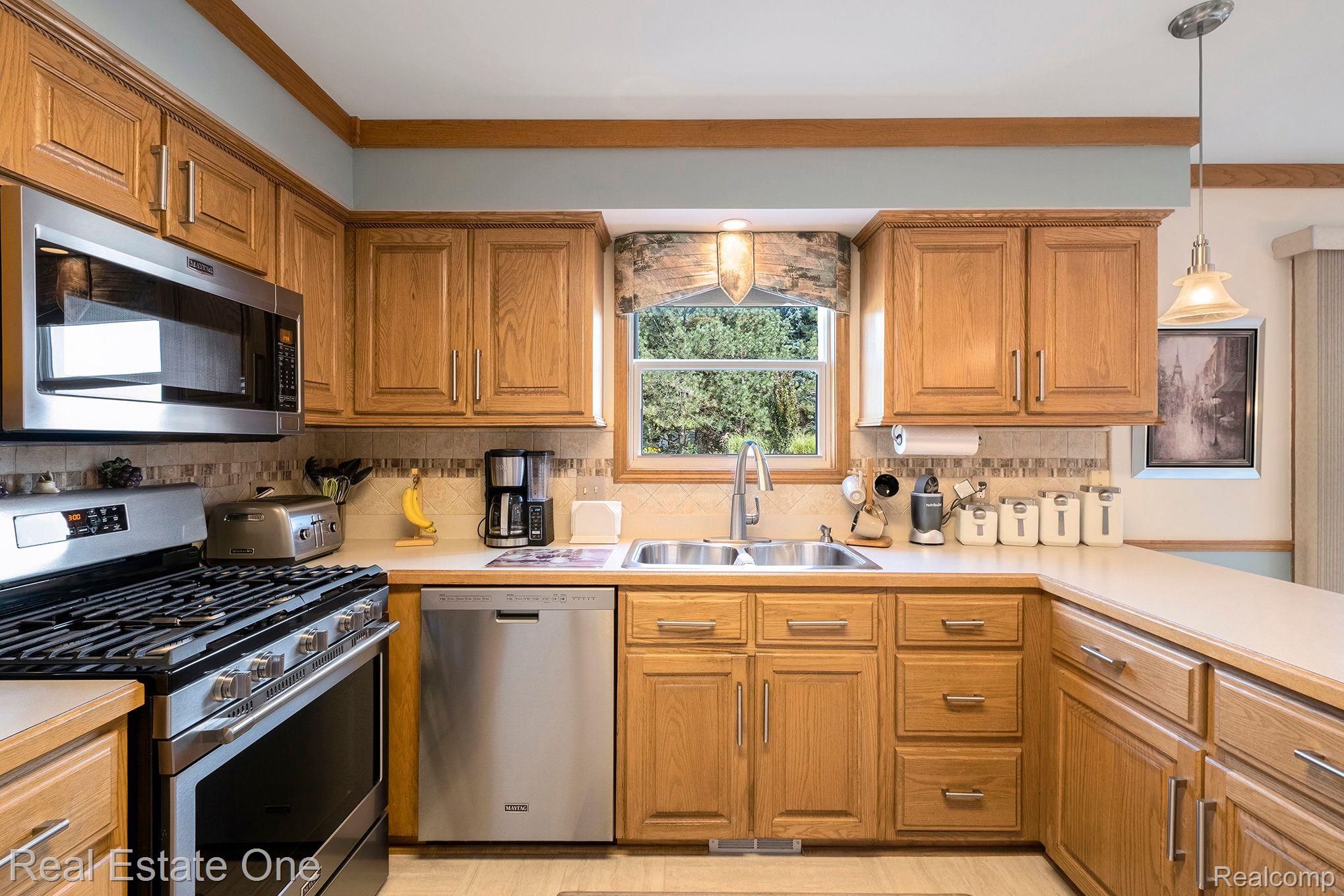 4155 HICKORY HLS