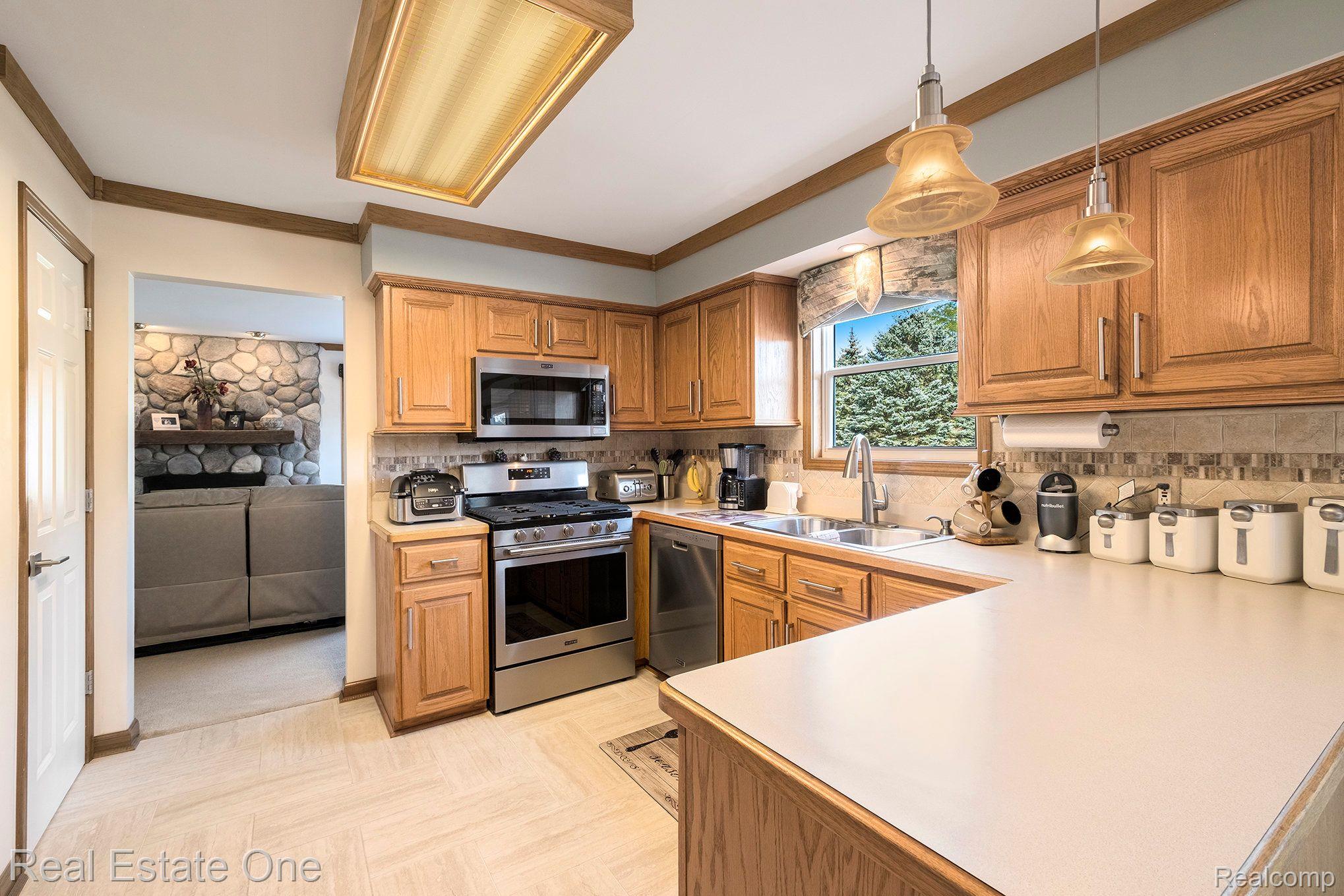 4155 HICKORY HLS