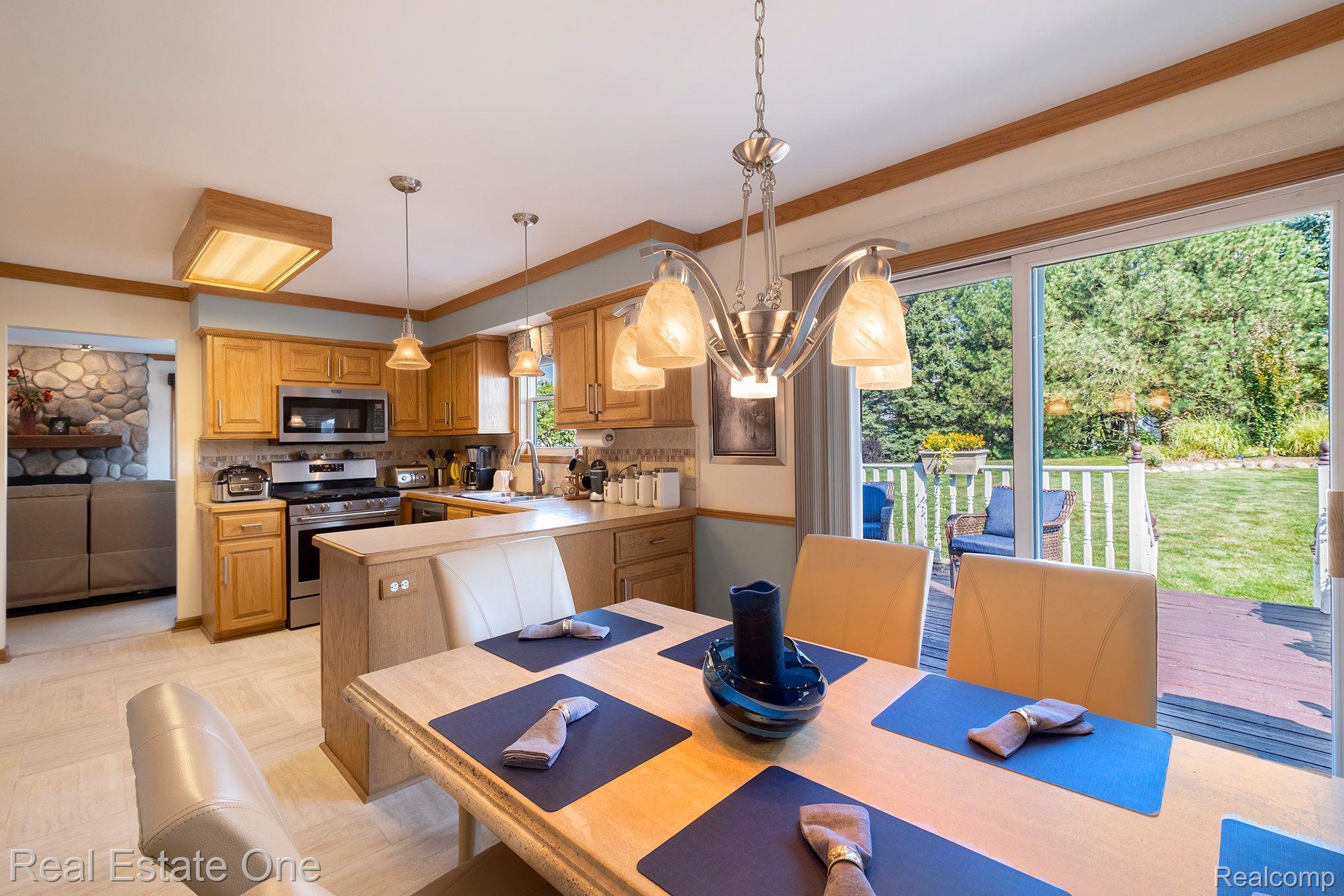 4155 HICKORY HLS