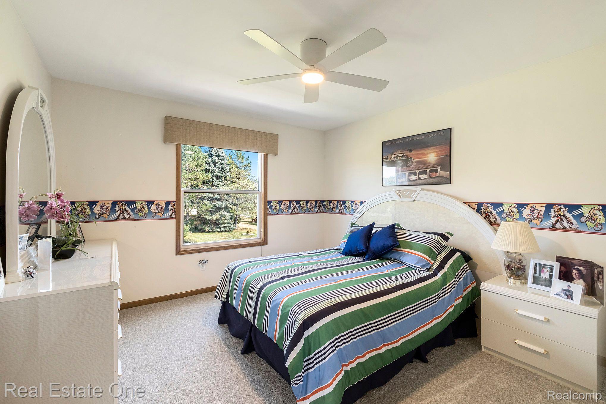 4155 HICKORY HLS