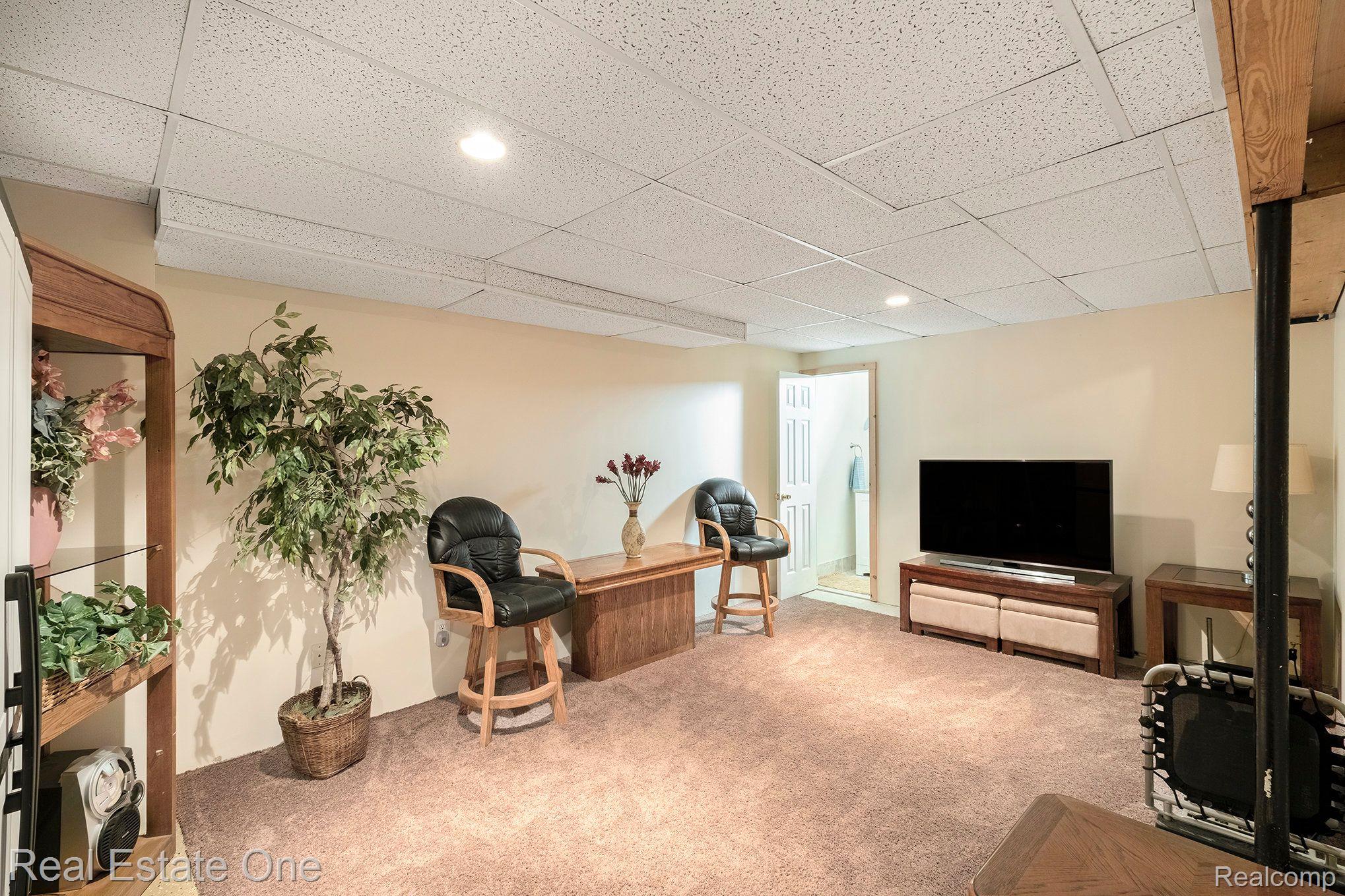 4155 HICKORY HLS