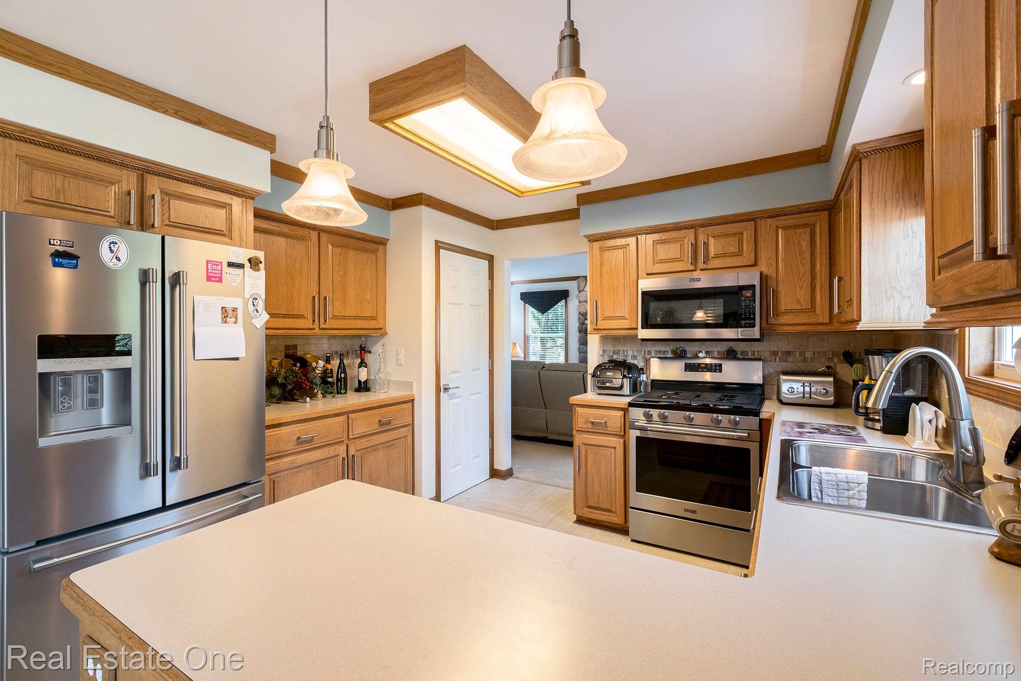 4155 HICKORY HLS