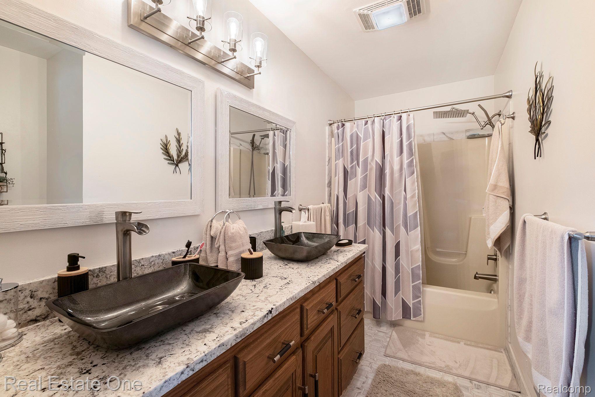 4155 HICKORY HLS