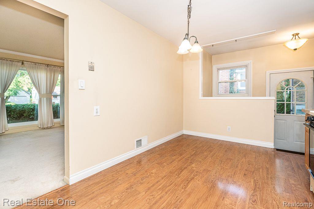 1366 Maple DR