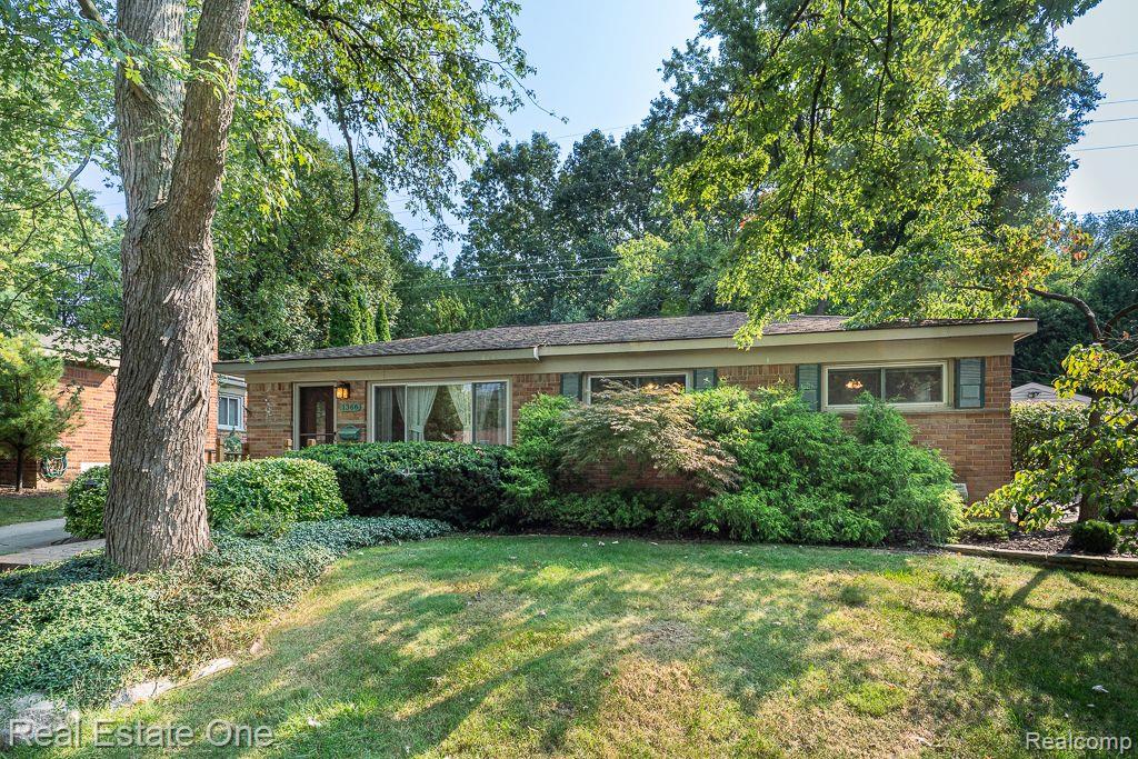 1366 Maple DR