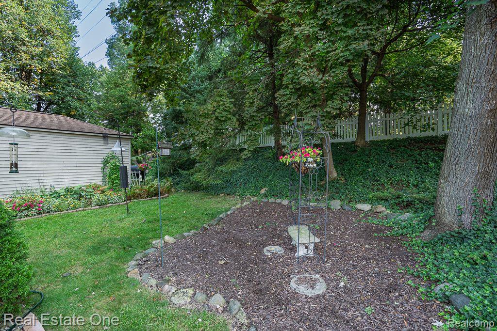 1366 Maple DR