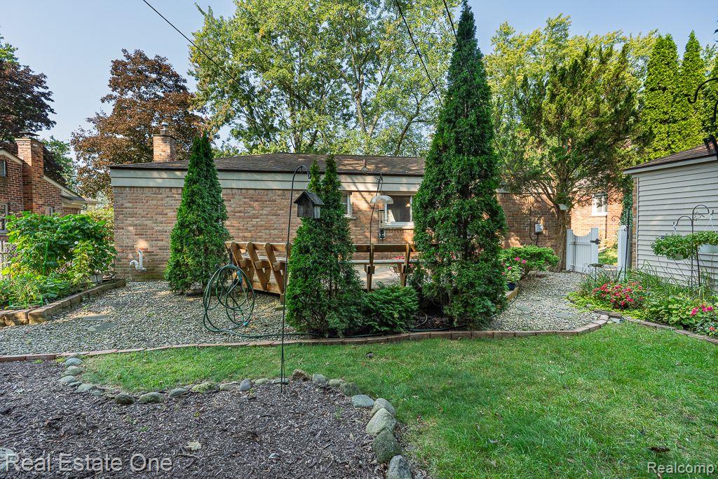 1366 Maple DR