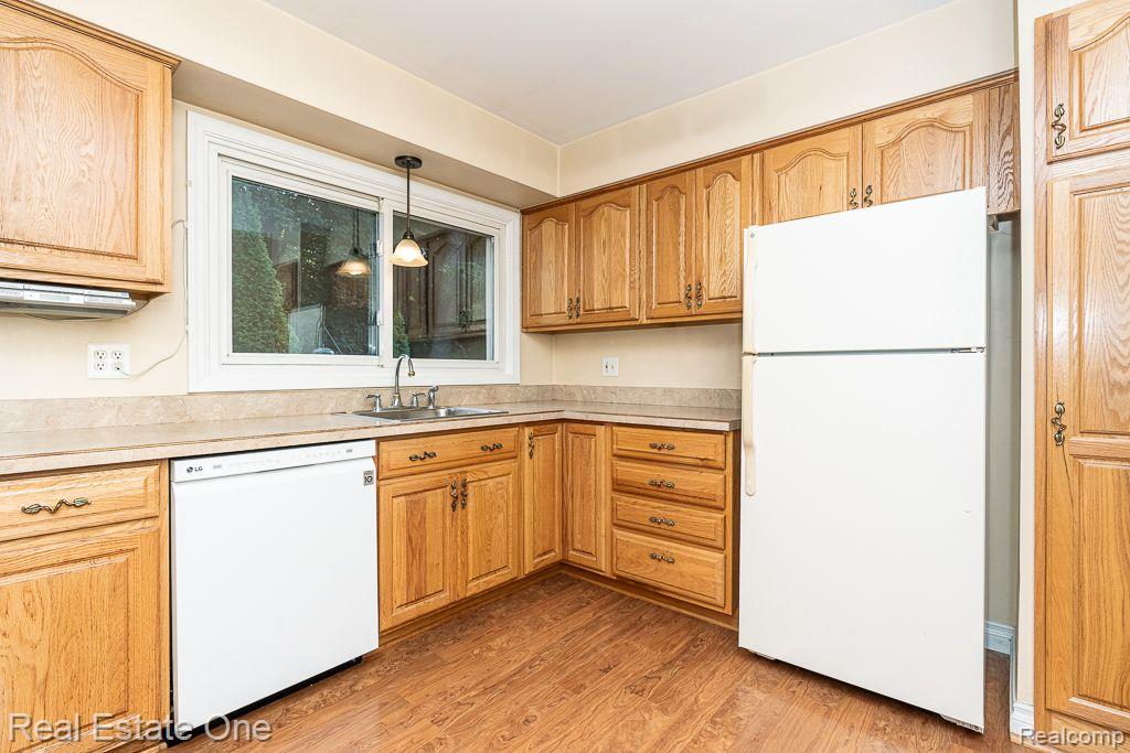 1366 Maple DR