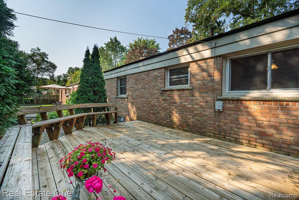 1366 Maple DR