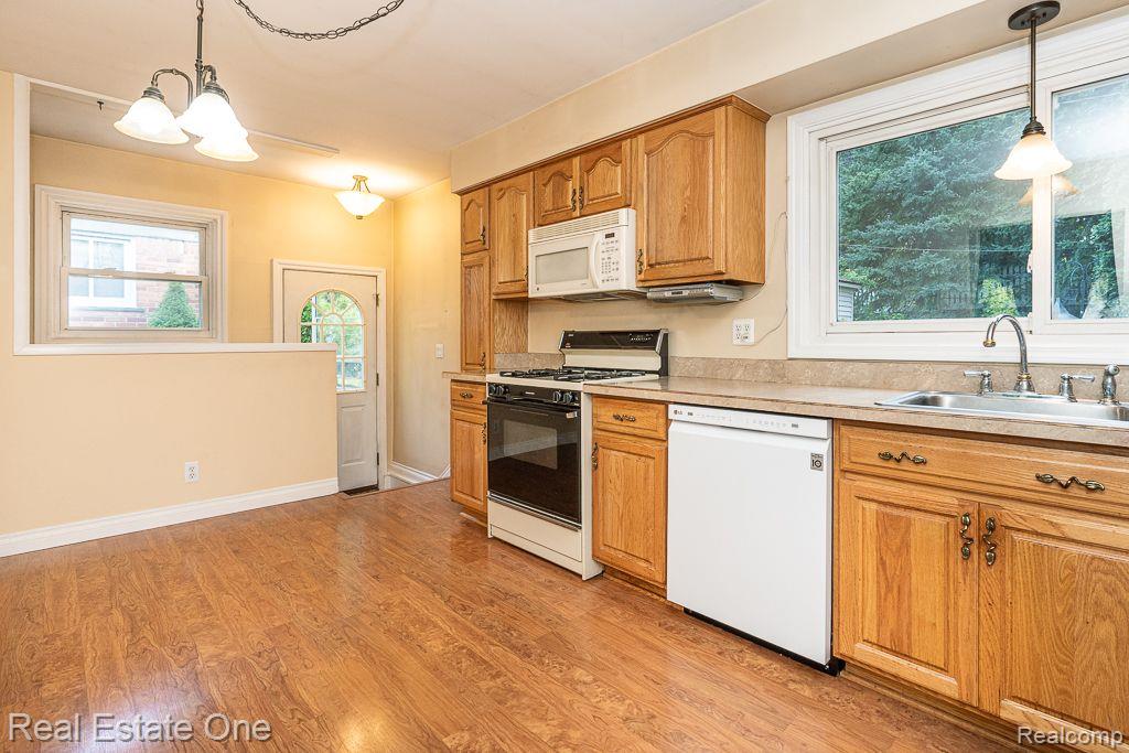 1366 Maple DR