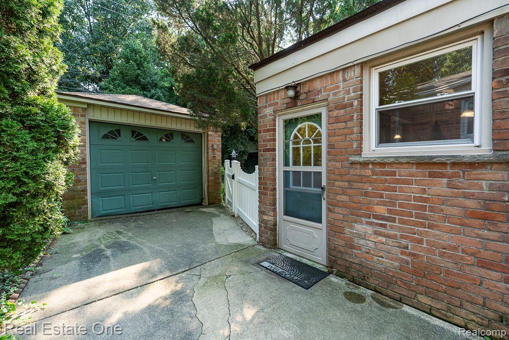 1366 Maple DR