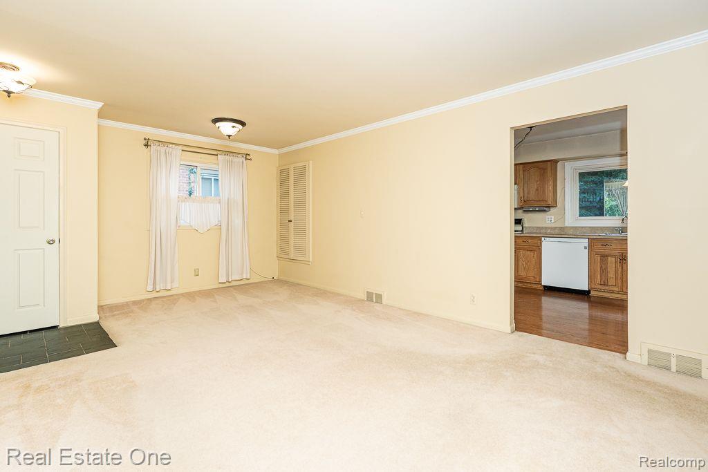 1366 Maple DR