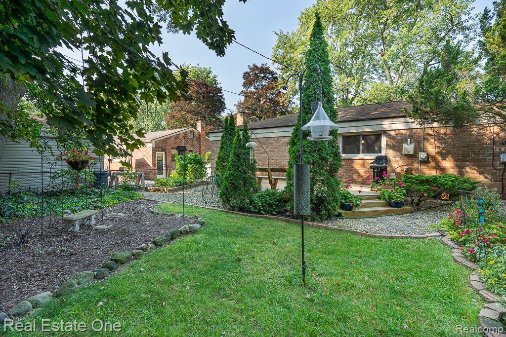 1366 Maple DR