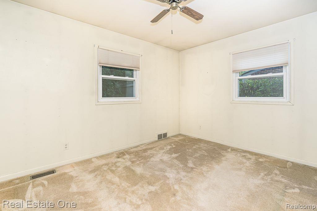 1366 Maple DR