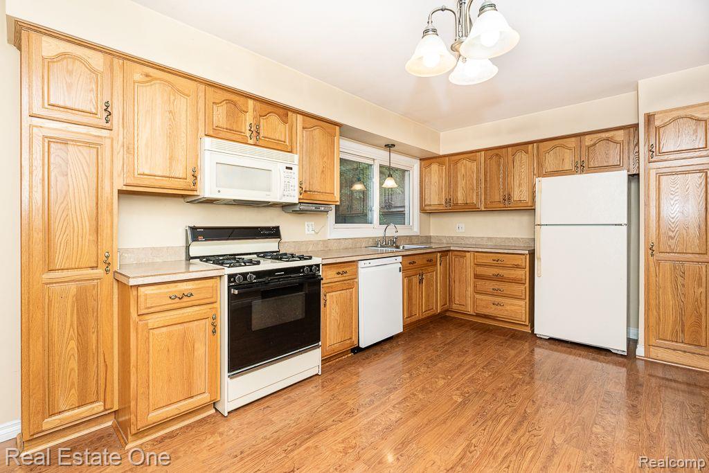 1366 Maple DR
