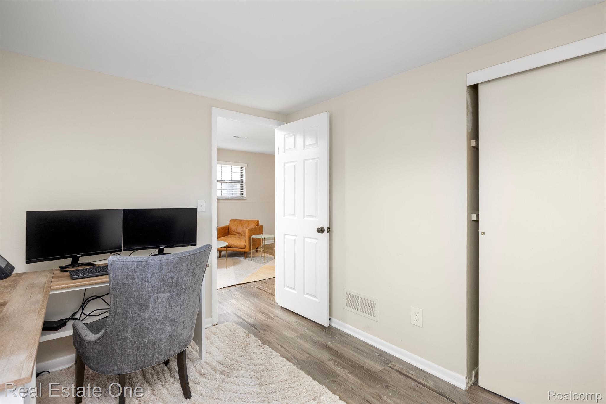 877 LAFAYETTE CRT