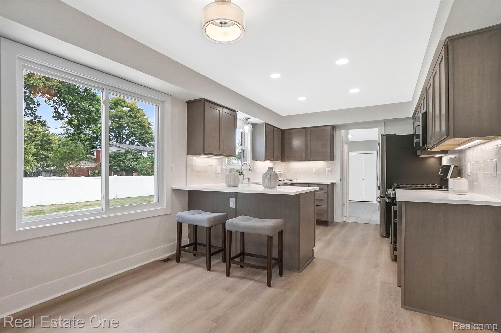 4181 CAMBRIDGE CRESCENT DR