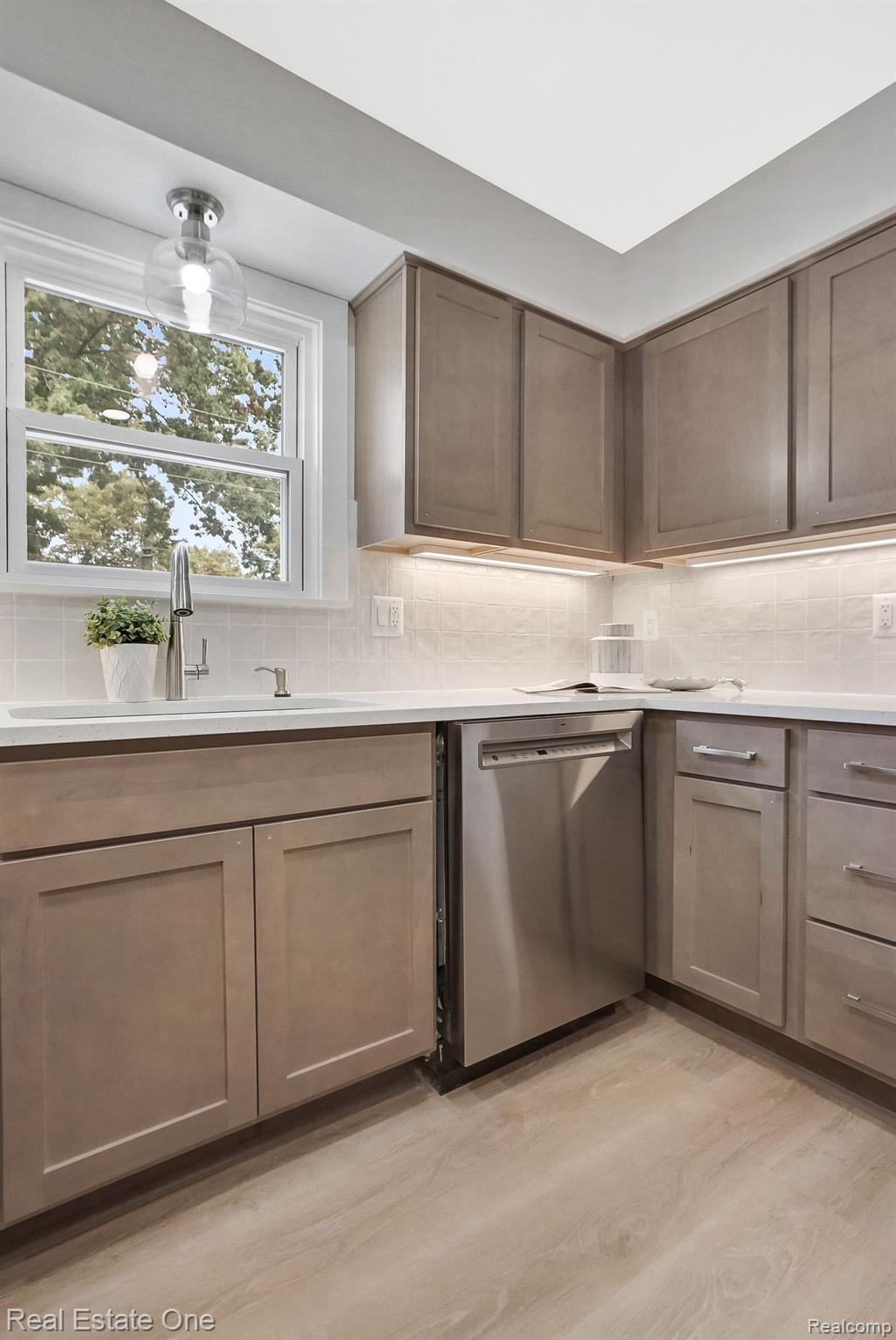 4181 CAMBRIDGE CRESCENT DR