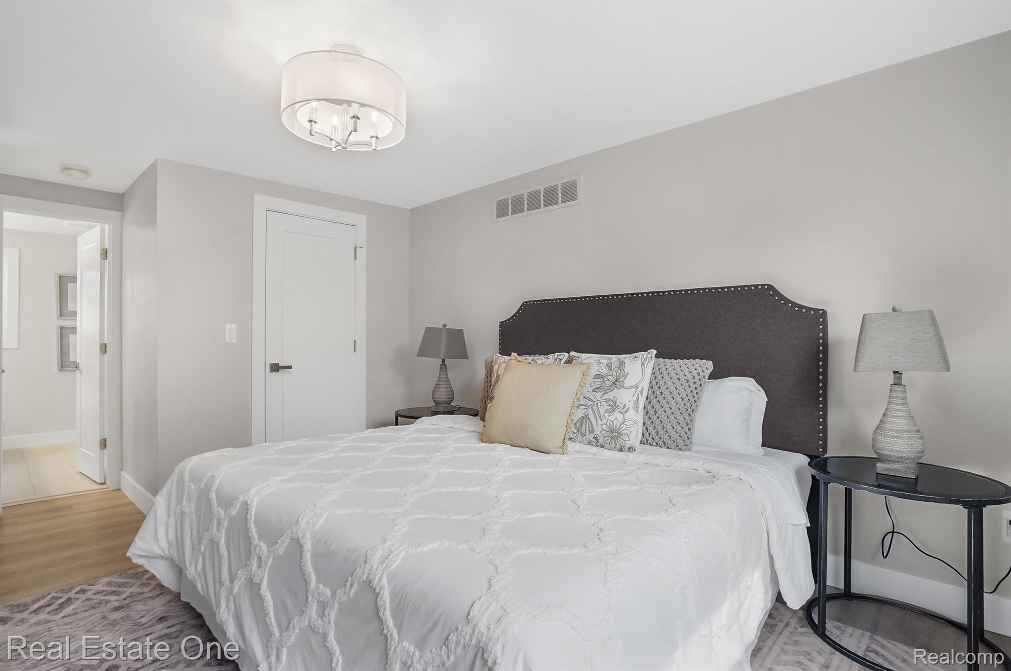 4181 CAMBRIDGE CRESCENT DR