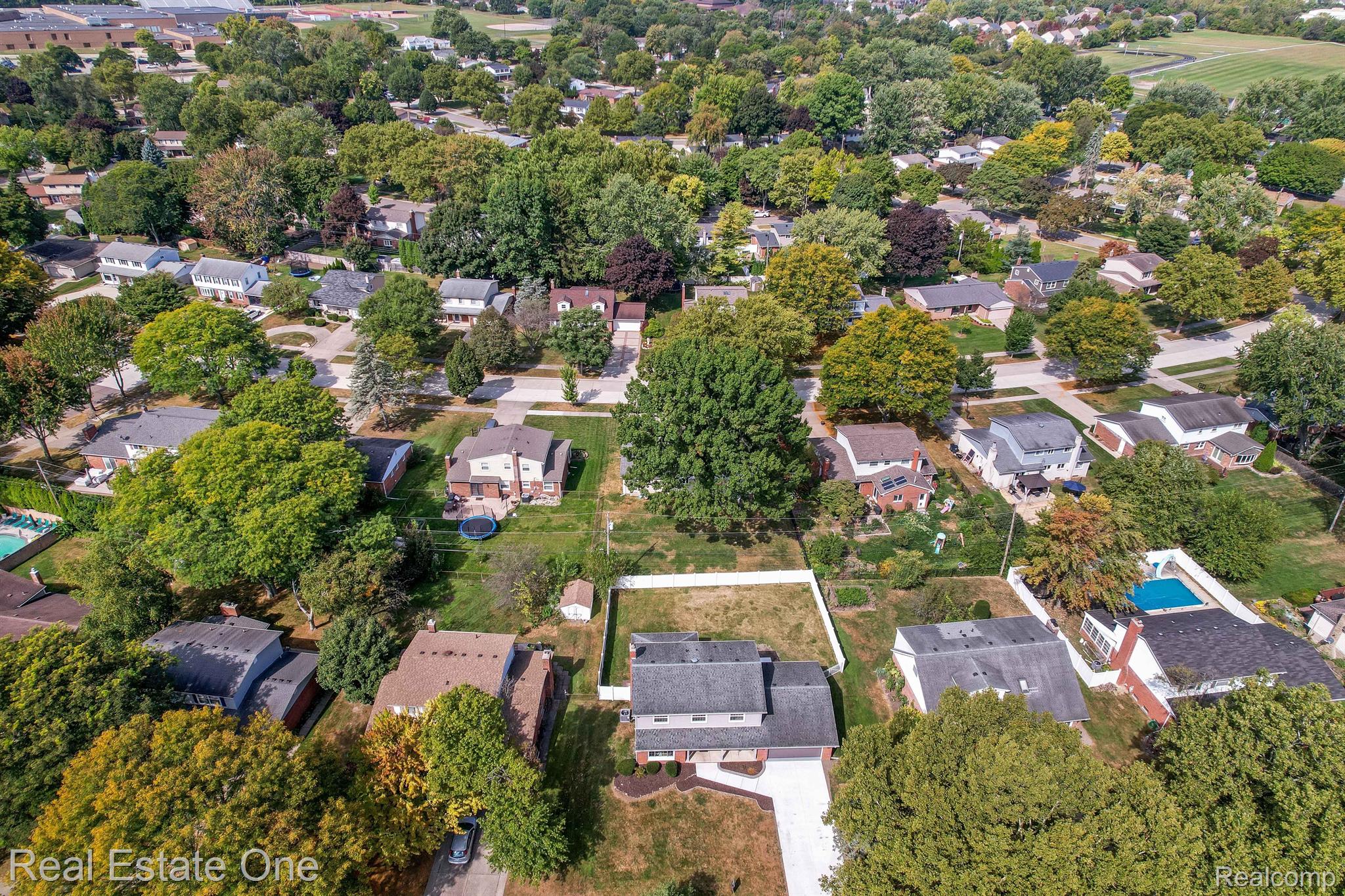 4181 CAMBRIDGE CRESCENT DR