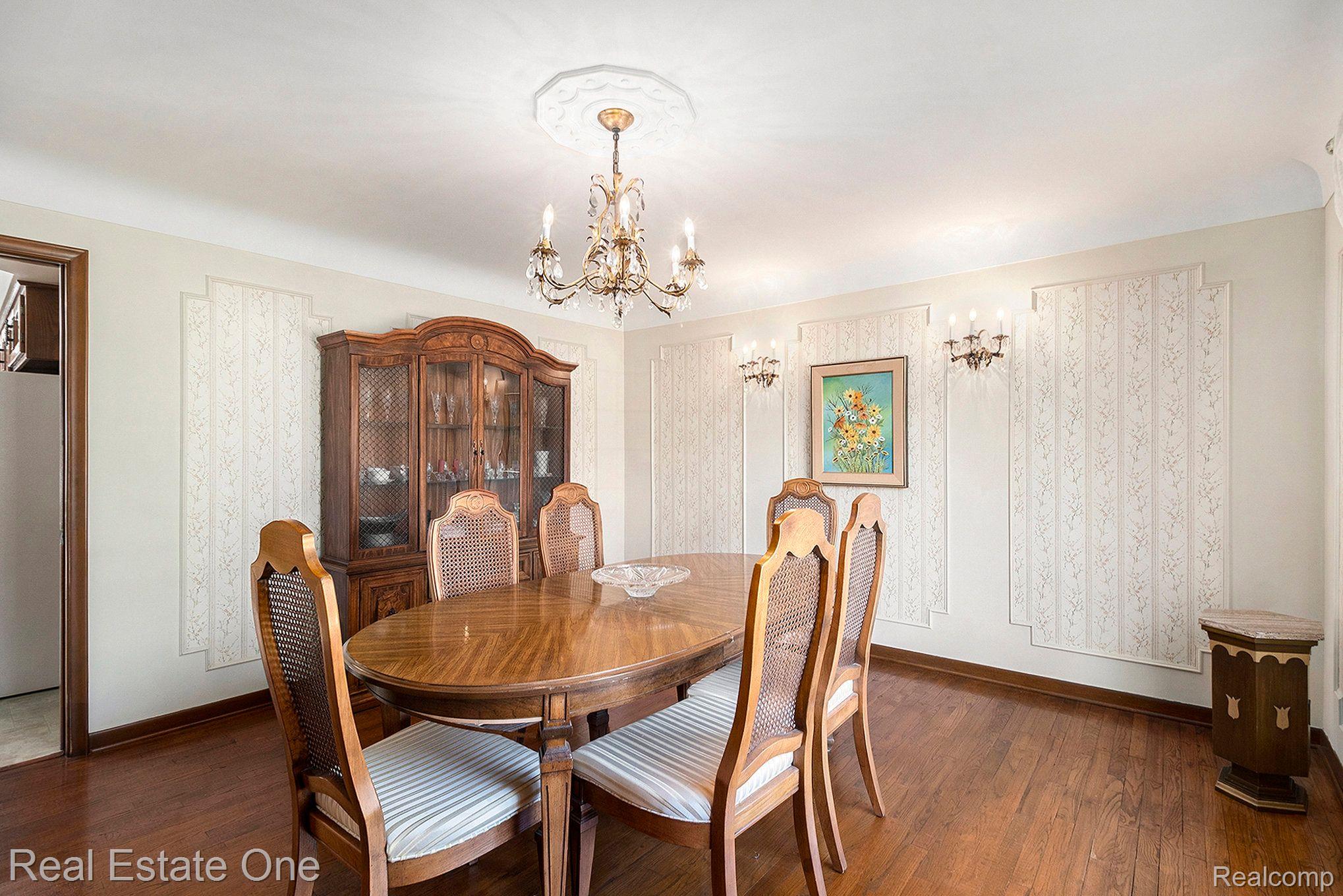 710 CRESTON DR