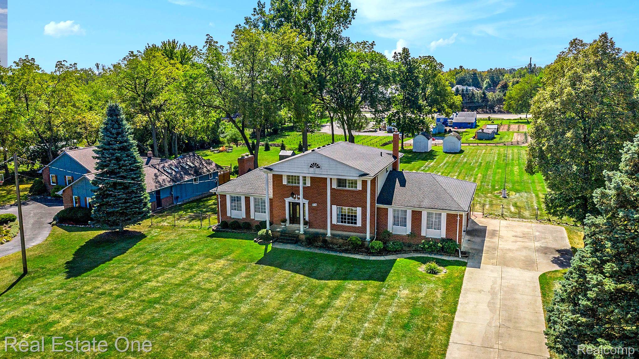 710 CRESTON DR