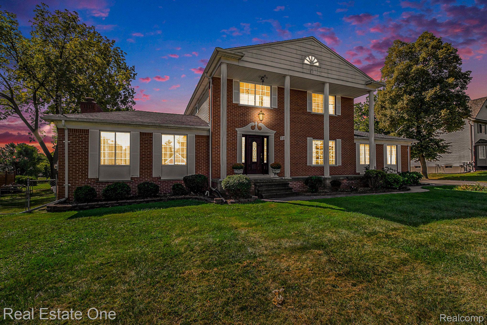 710 CRESTON DR
