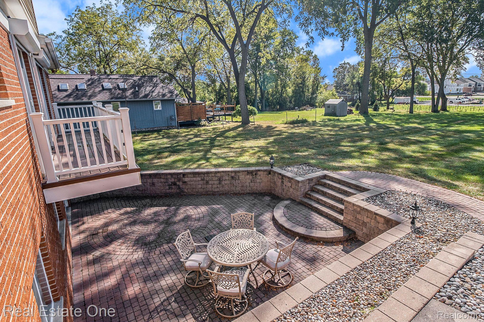 710 CRESTON DR