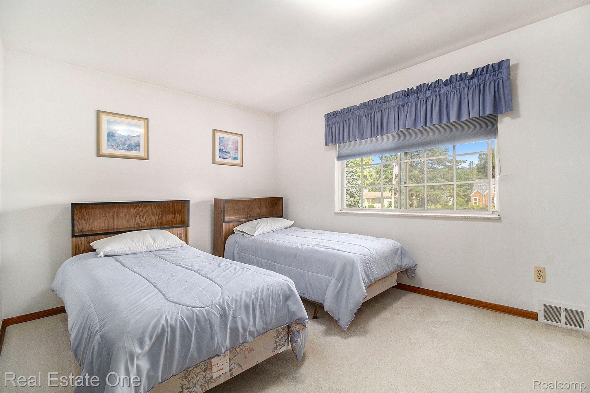 710 CRESTON DR