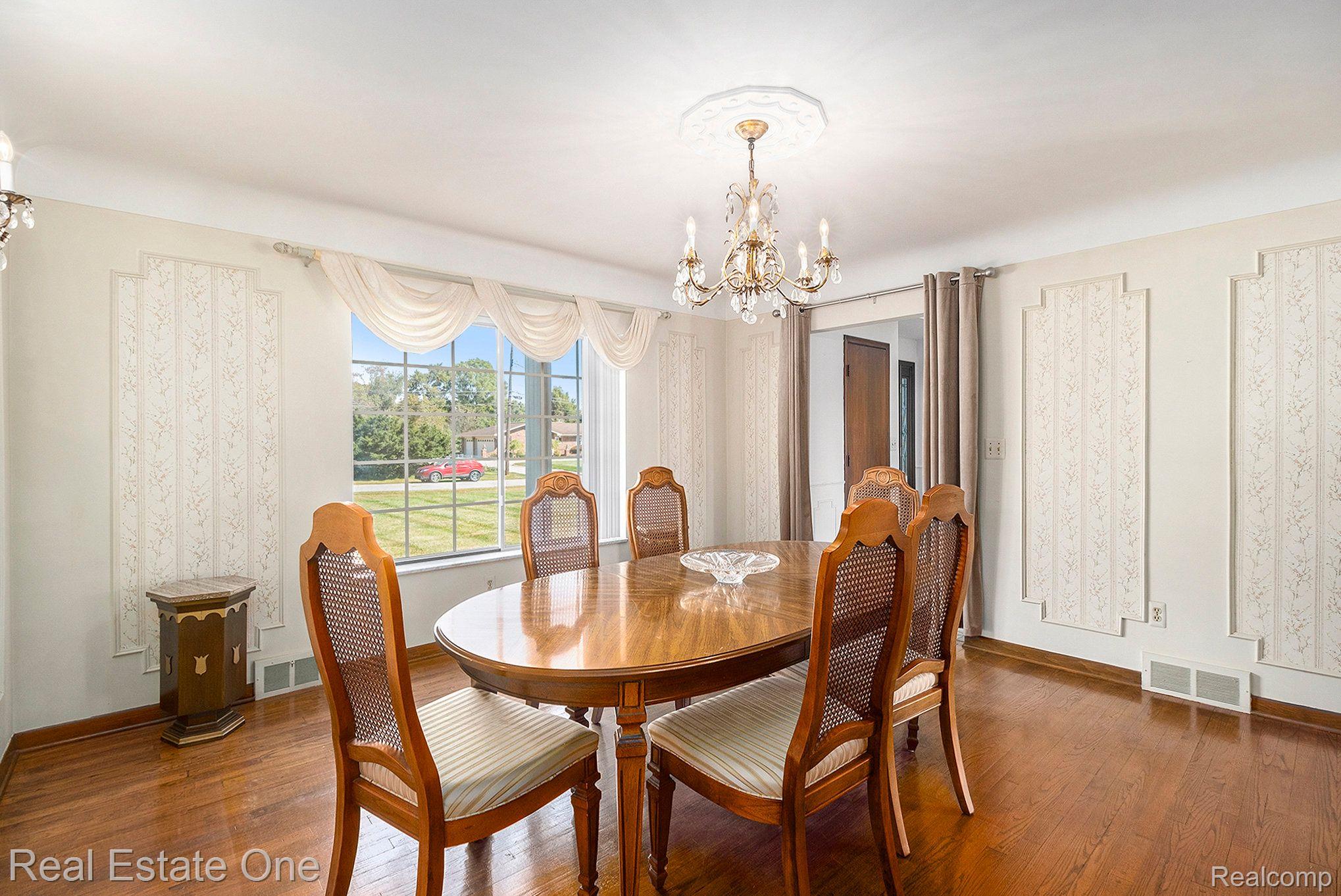 710 CRESTON DR