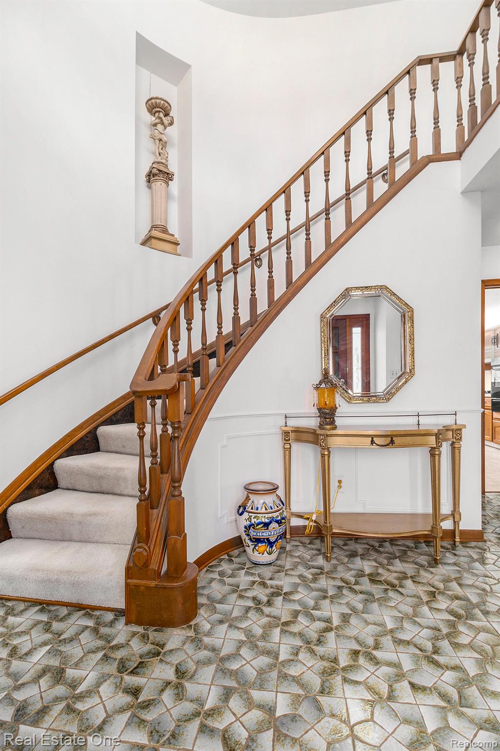 710 CRESTON DR