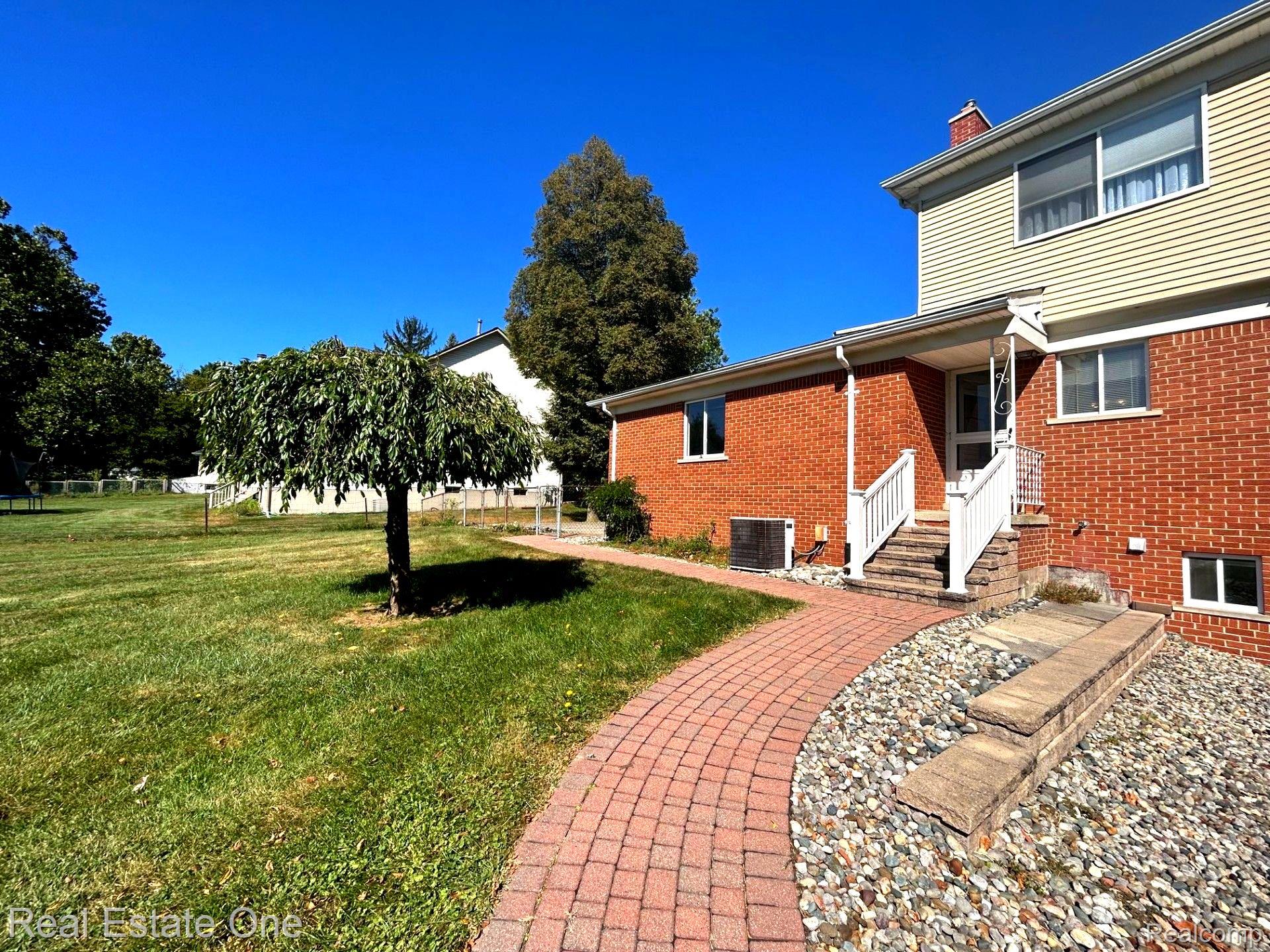 710 CRESTON DR