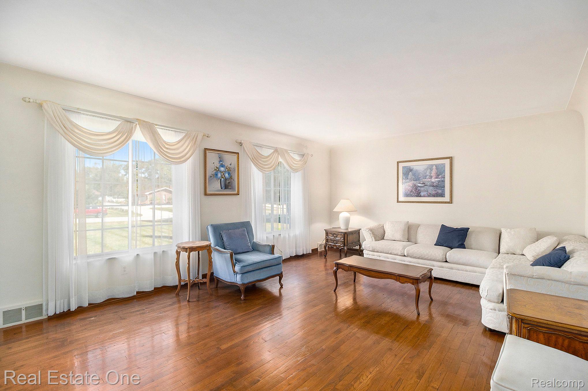 710 CRESTON DR