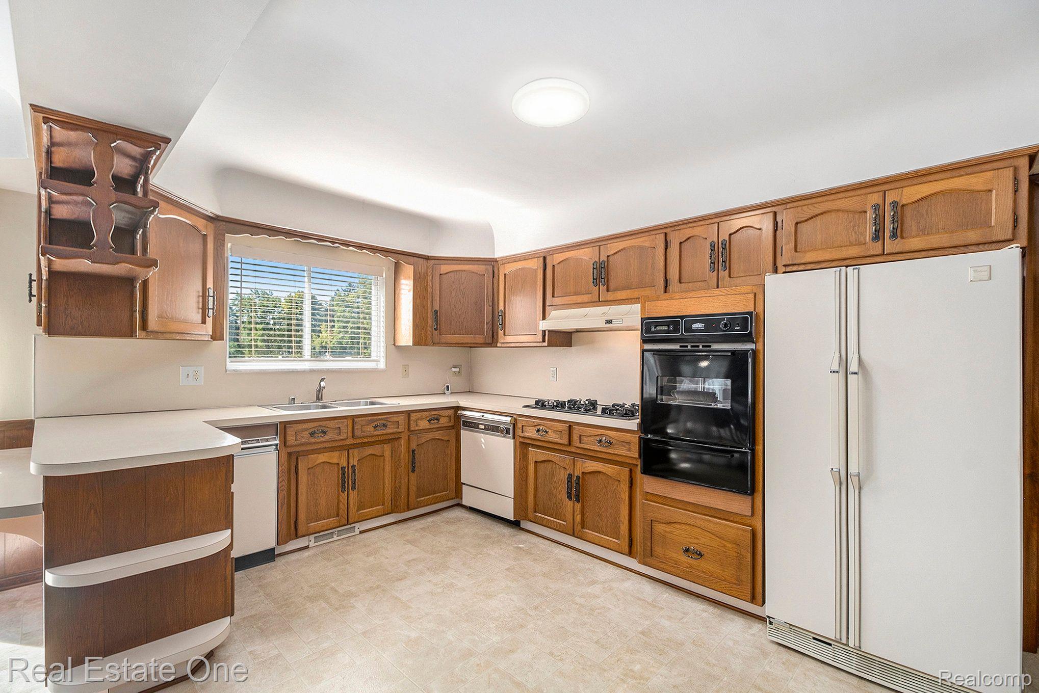 710 CRESTON DR
