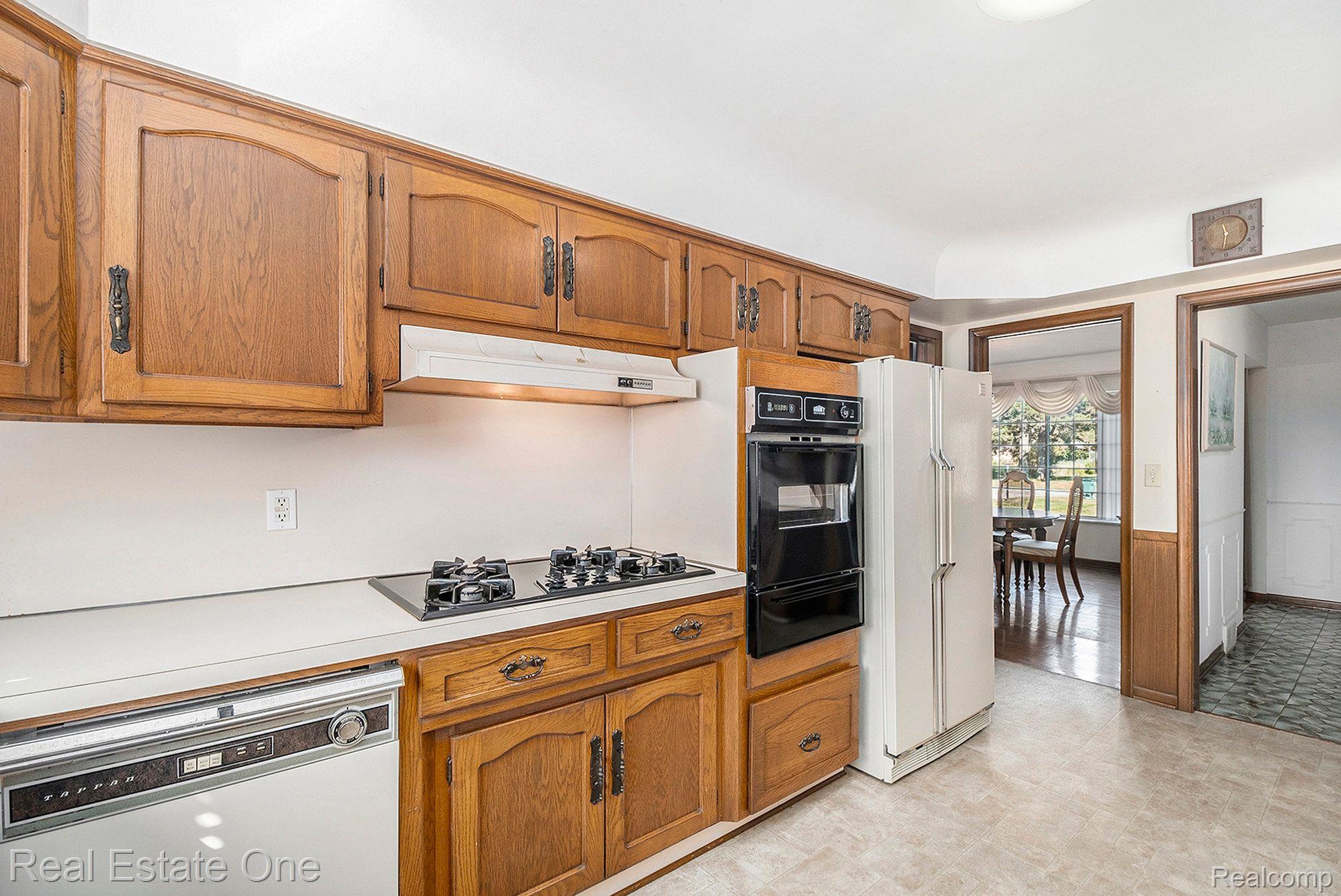 710 CRESTON DR