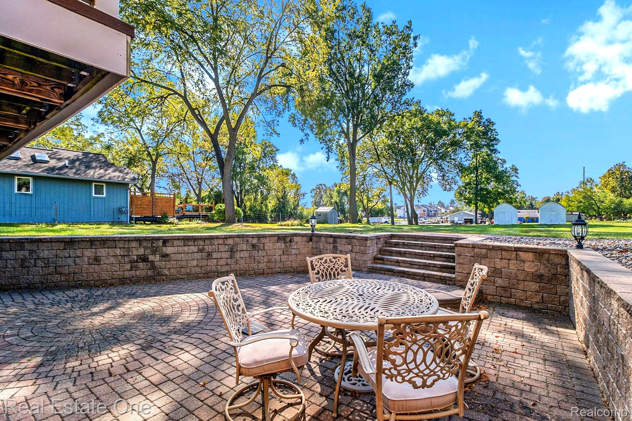 710 CRESTON DR