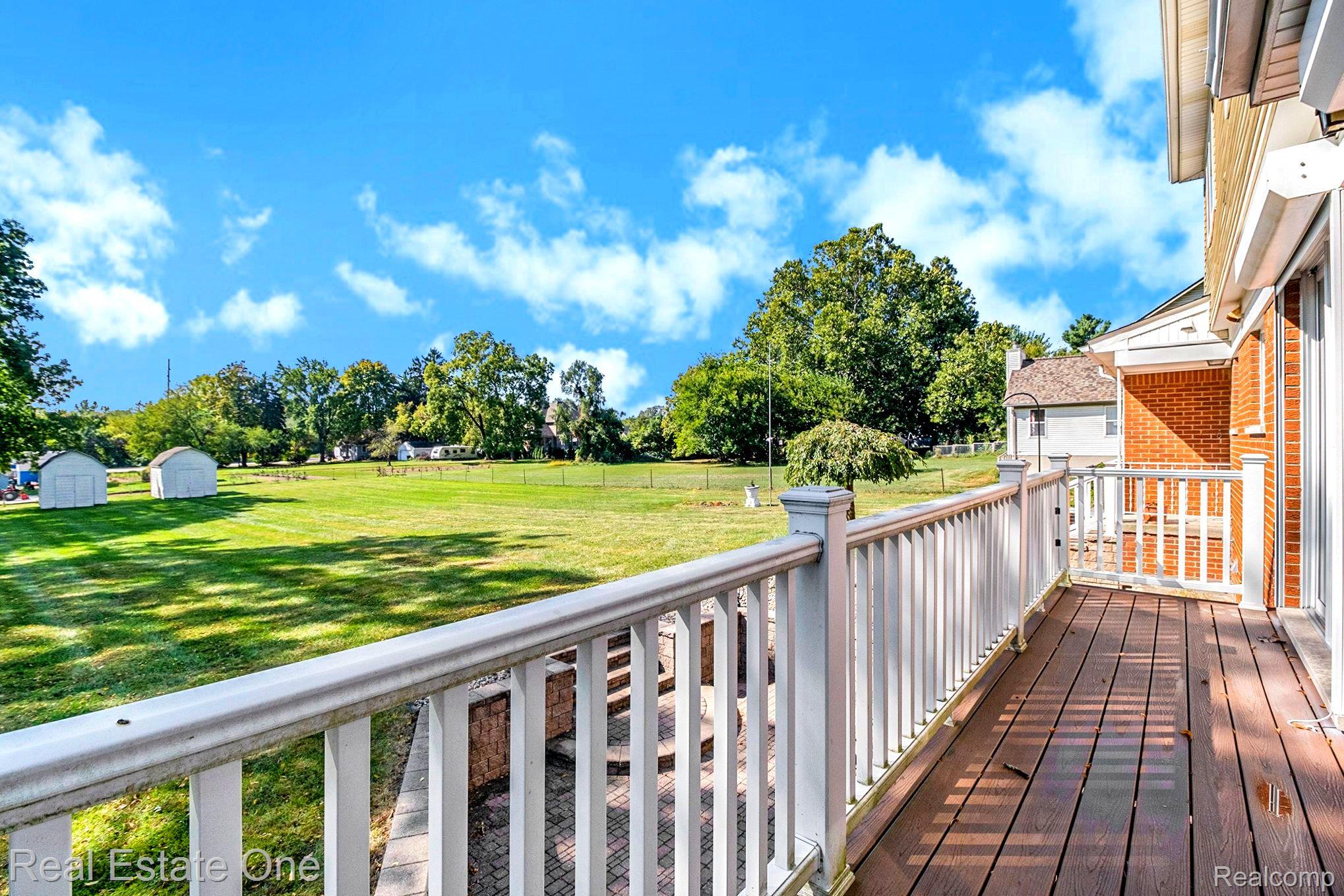 710 CRESTON DR