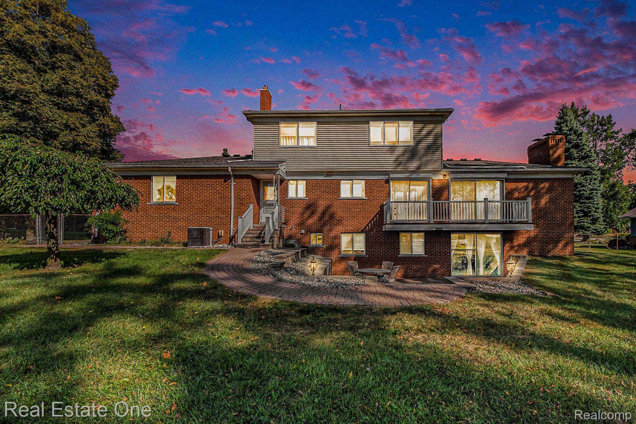 710 CRESTON DR