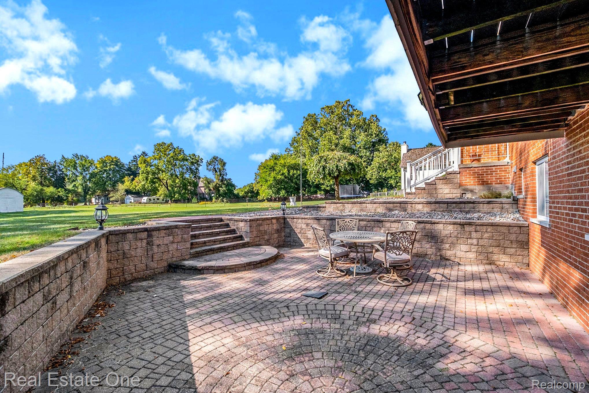 710 CRESTON DR