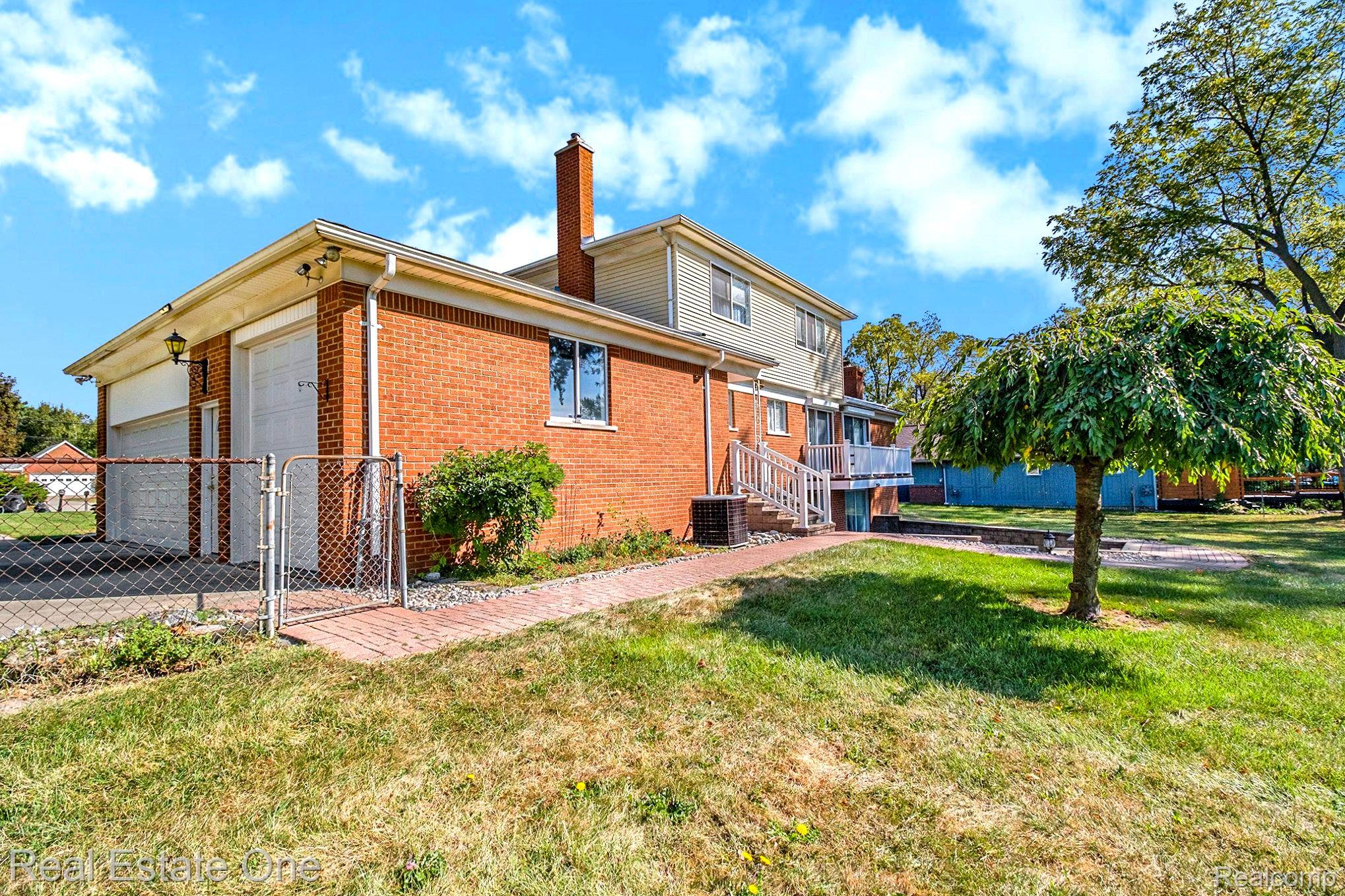 710 CRESTON DR
