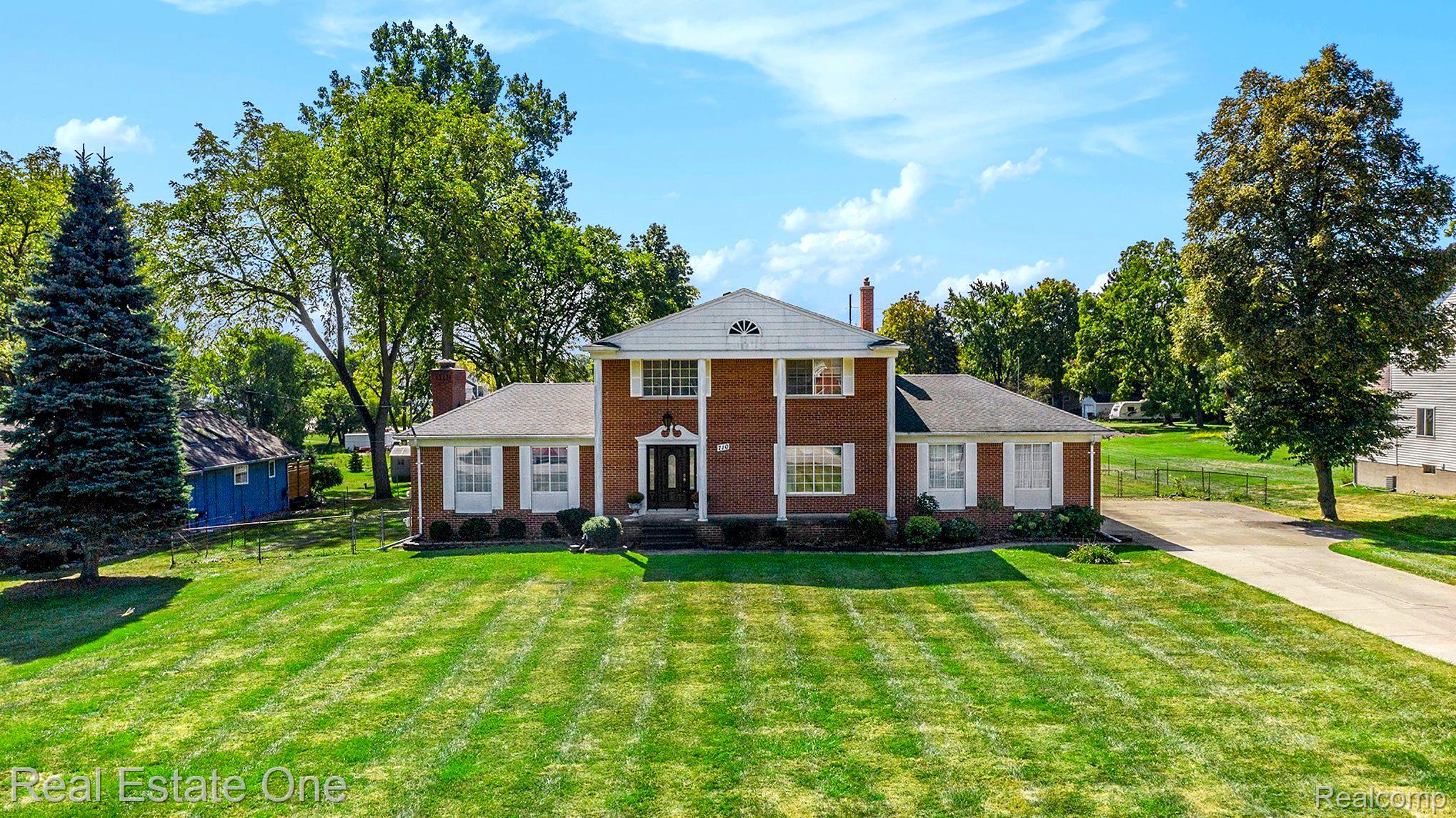 710 CRESTON DR