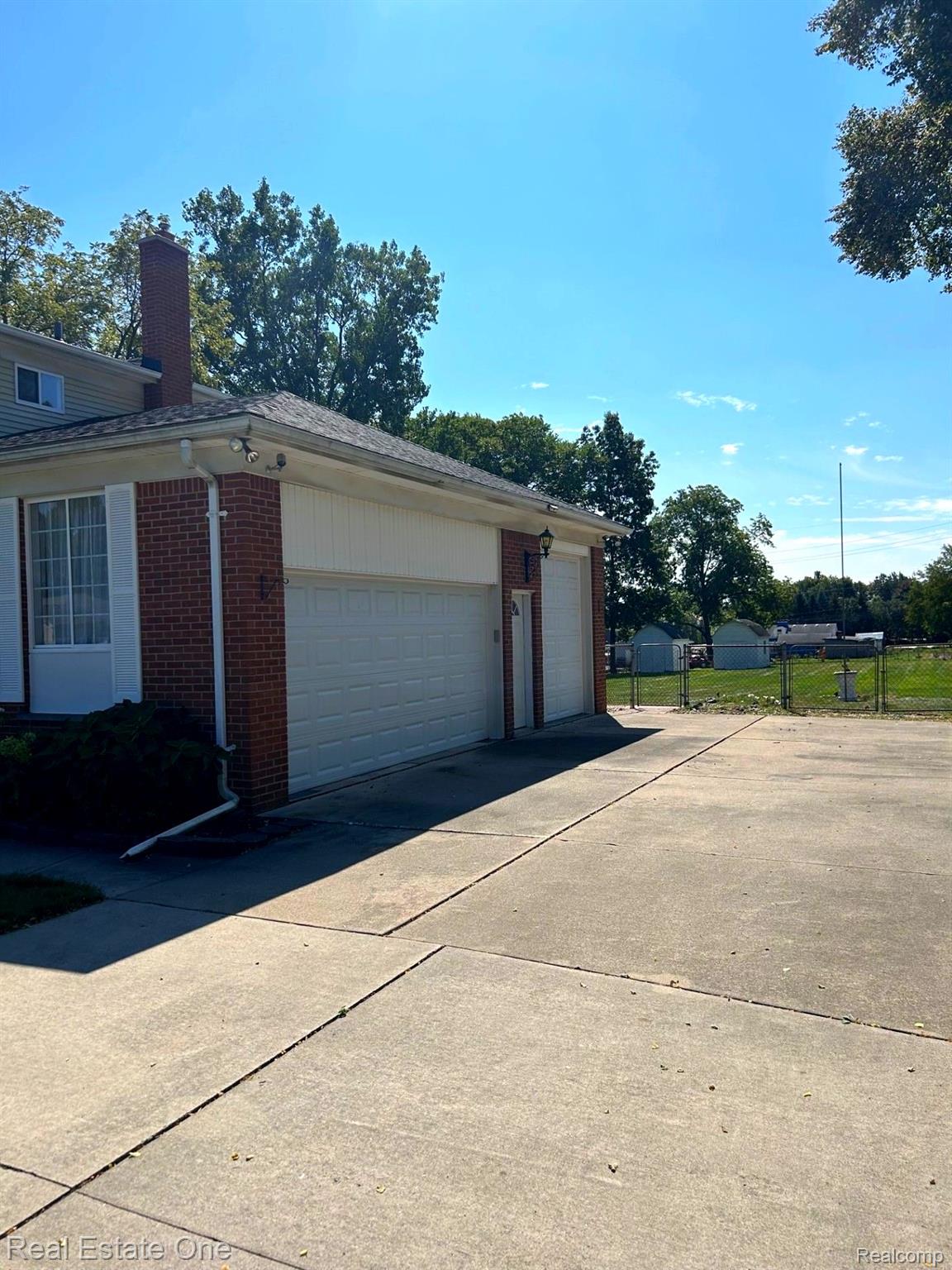 710 CRESTON DR