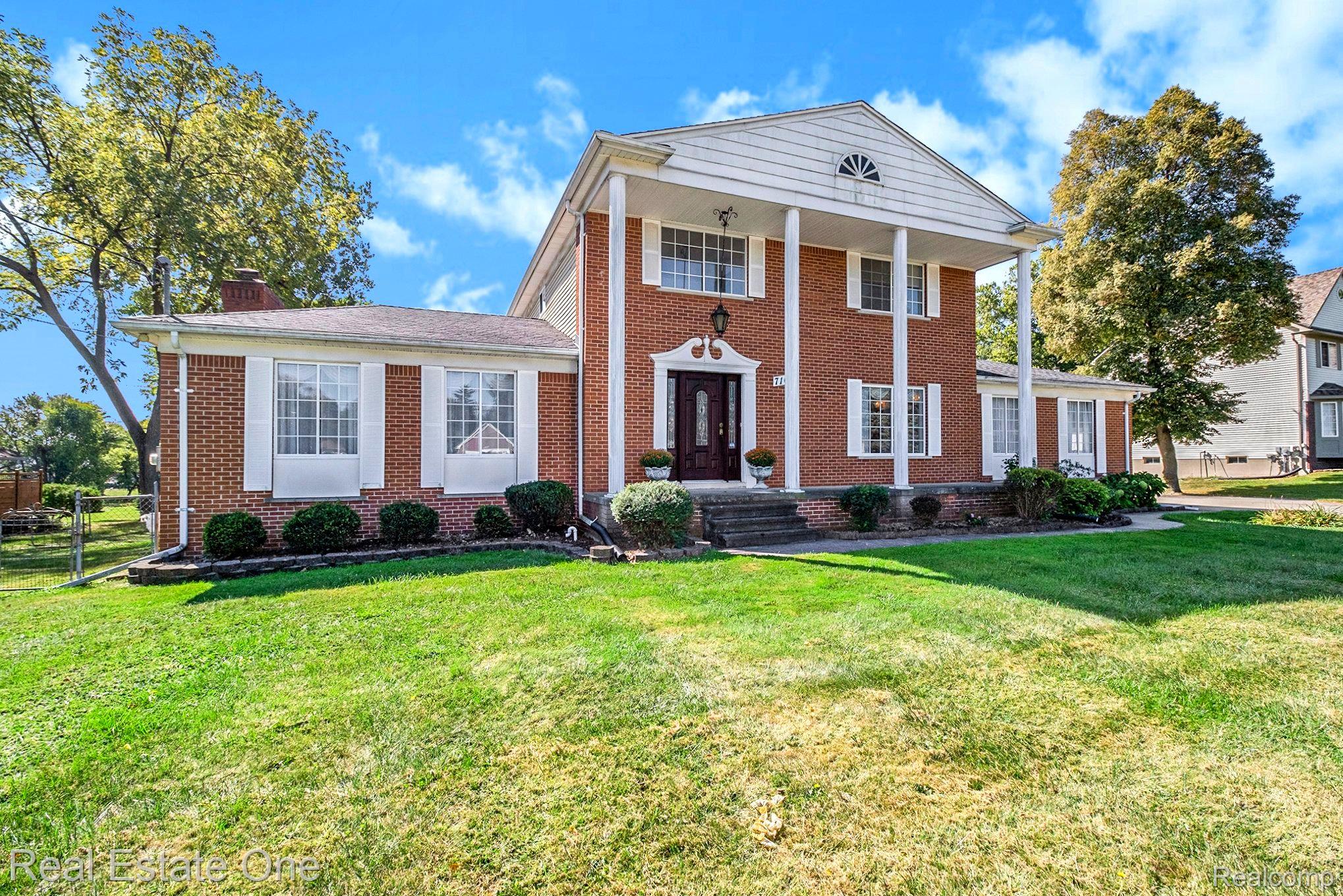 710 CRESTON DR