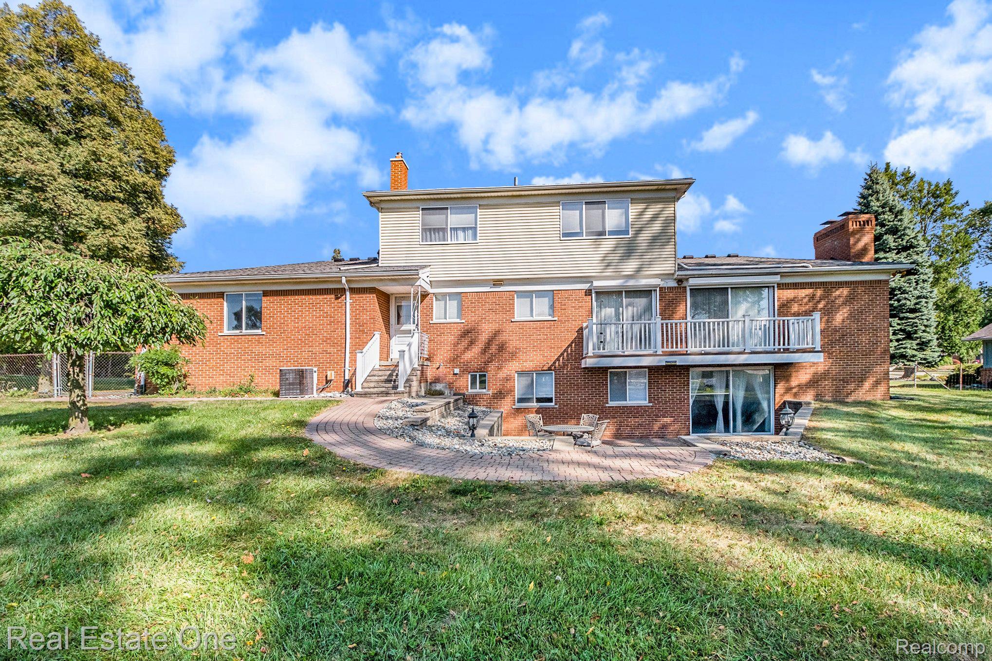 710 CRESTON DR