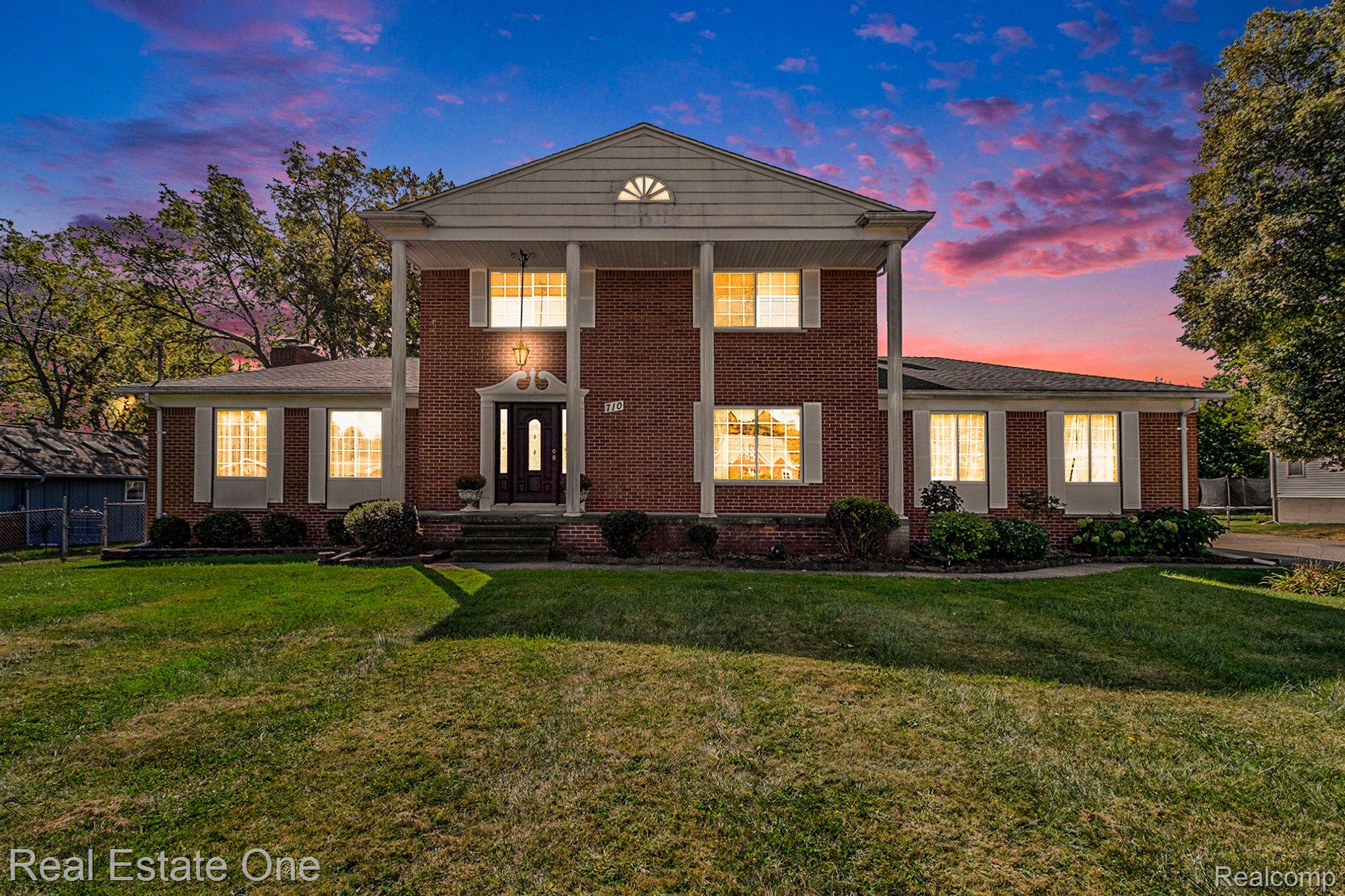 710 CRESTON DR