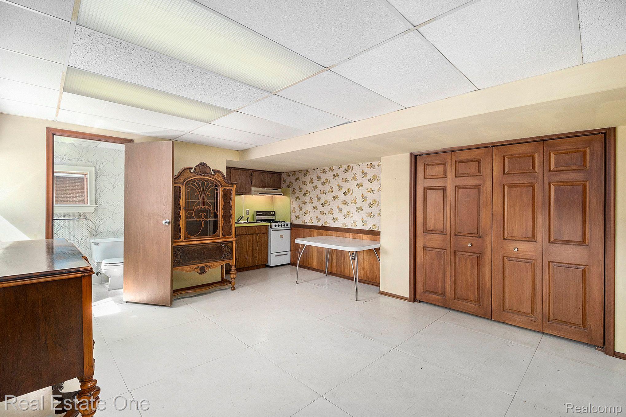 710 CRESTON DR