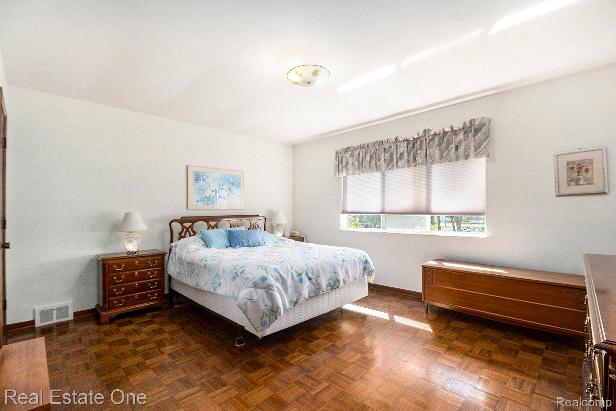 710 CRESTON DR