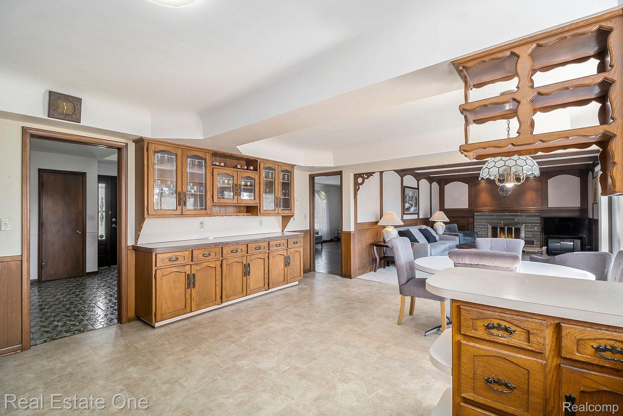 710 CRESTON DR