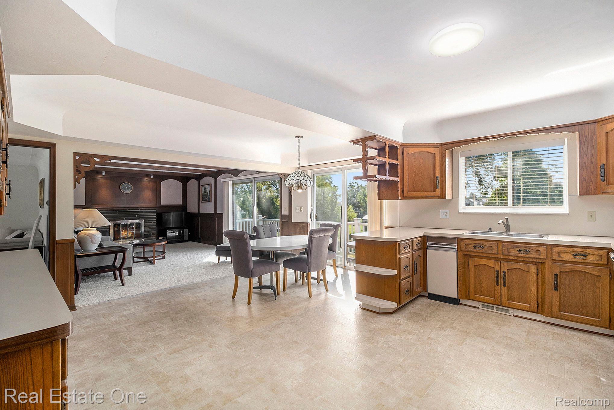 710 CRESTON DR