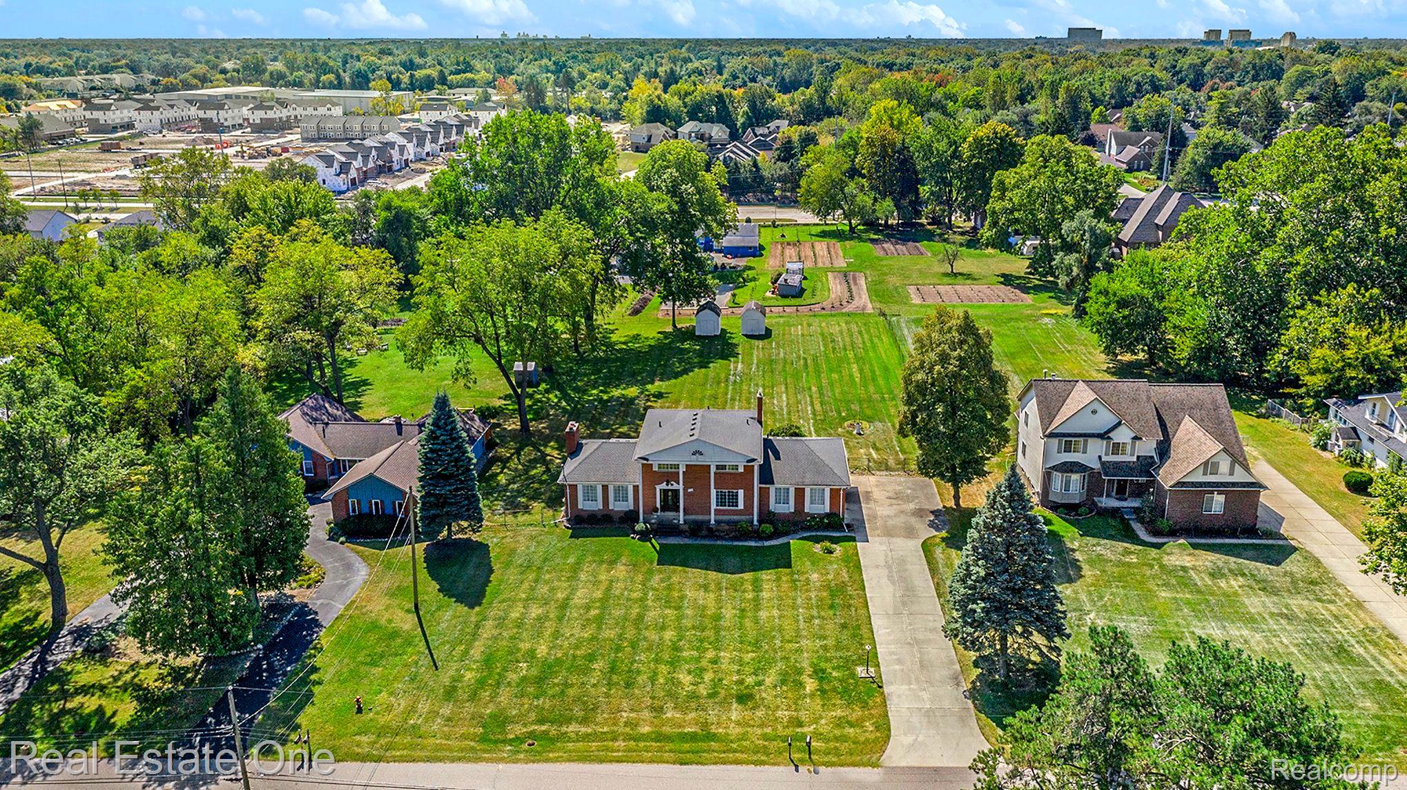 710 CRESTON DR